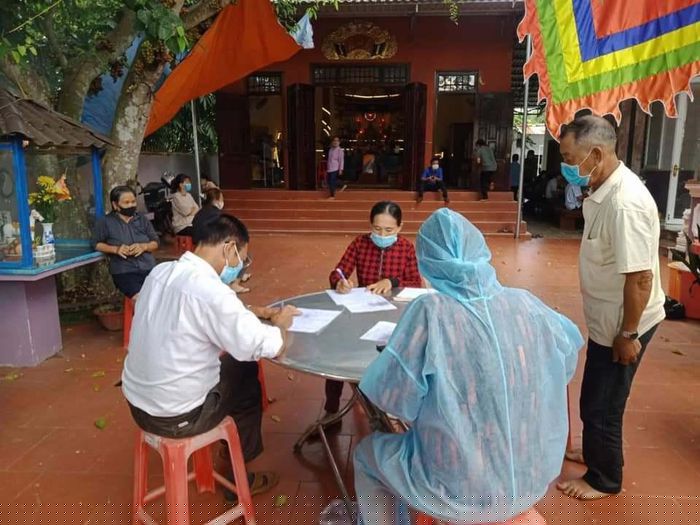 Xử phạt hơn 300 triệu đồng đối với nhóm người tụ tập cúng bái, bất chấp dịch bệnh