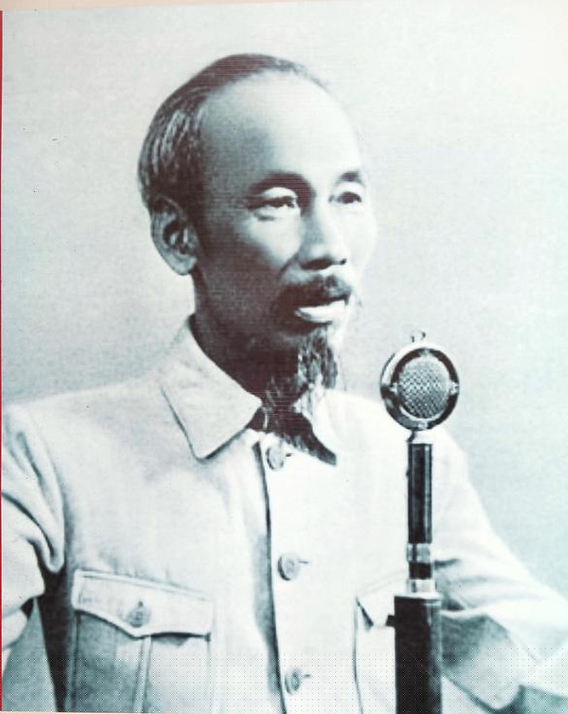 Hình ảnh Chủ tịch Hồ Chí Minh đọc Tuyên ngôn Độc lập.