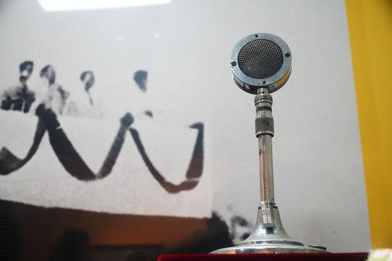 Cận cảnh chiếc micro.