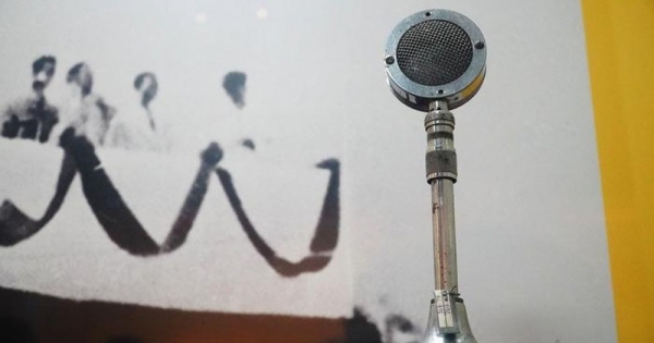 Chiếc micro đi vào lịch sử với câu hỏi bất hủ “Tôi nói đồng bào nghe rõ không”