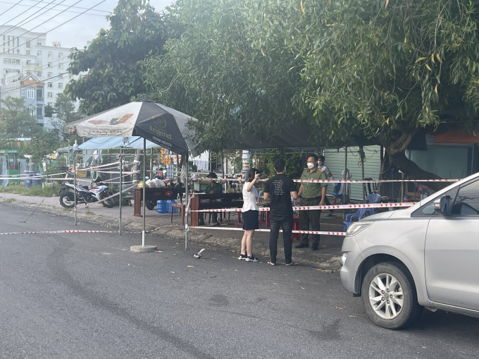 Kiểm tra nghiêm ngặt người đi đường.