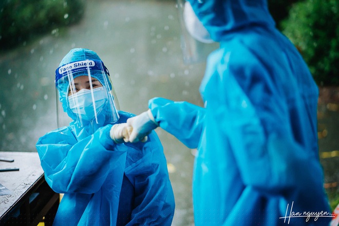 Sau hơn 1 tháng tình nguyện chống dịch, 9x học được sự nhẫn nhịn, trưởng thành và trách nhiệm hơn để không ảnh hưởng đến công việc chung.