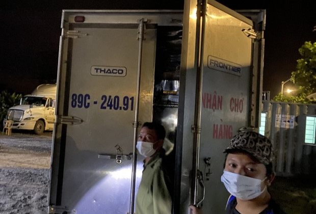 Tài xế giấu bố vào thùng phuy để trên xe chở hải sản nhằm “thông” chốt Covid-19