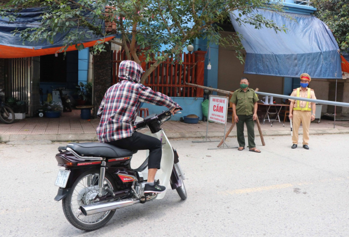 Công an tỉnh xem xét việc tăng cường lực lượng cho huyện Tiên Du và thị xã Từ Sơn. Chỉ đạo các lực lượng tăng cường tuần tra, kiểm tra việc thực hiện các biện pháp phòng, chống dịch của người dân tại các địa bàn; kiên quyết xử lý các trường hợp vi phạm.