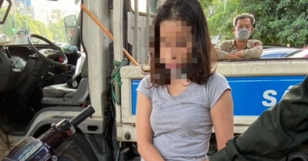 Bắt quả tang "hot girl" không giấy đi đường nhưng… có ma túy