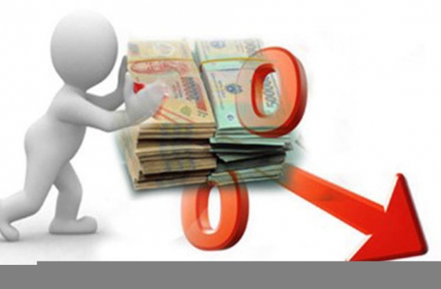 Lãi suất tiết kiệm giảm, lượng tiền gửi vào ngân hàng thấp kỷ lục