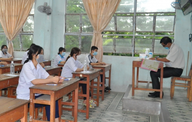 C&agrave; Mau: B&agrave;i giảng được ph&aacute;t tr&ecirc;n k&ecirc;nh truyền h&igrave;nh