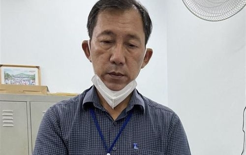 Bắt cán bộ phường lập hồ sơ nhận tiền hỗ trợ COVID-19 để trục lợi