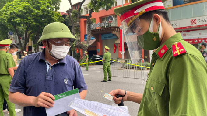 Hà Nội chưa phạt người chưa có giấy đi đường theo quy định mới