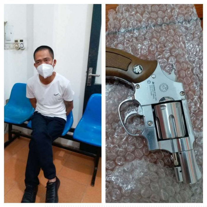 Đối tượng Nguyễn Quang Sơn cùng tang vật là khẩu súng côn xoay tại cơ quan công an