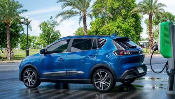 Để nhận diện ô tô điện, mỗi quốc gia trên thế giới có nhiều quy định nhận diện khác nhau, tập trung chủ yếu ở biển số và ngoại thất xe.