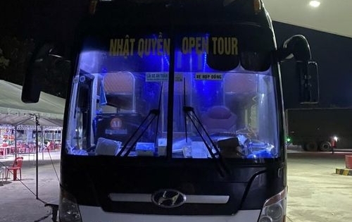 Xe khách chở 25 người từ vùng dịch 2 lần “thông chốt” bất thành đành phải quay đầu