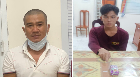 Đối tượng Tèo (áo trắng) và Nhân cùng tang vật