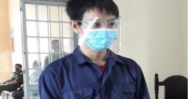 Giả bộ đau bụng để thông chốt không thành, đối tượng siết cổ cán bộ chống dịch