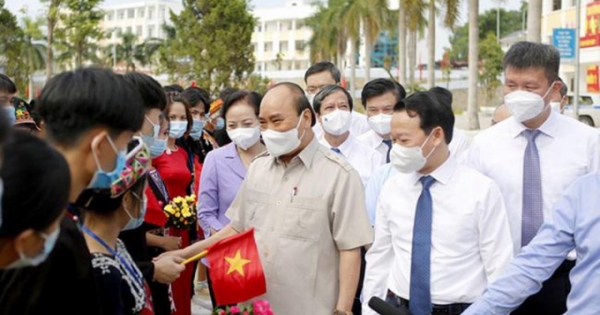 Chủ tịch nước Nguyễn Xuân Phúc dự khai giảng trường Phổ thông Dân tộc Nội trú THPT tỉnh Yên Bái