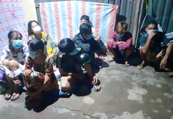 Tụ tập đông người, 8 đối tượng bị phạt gần 100 triệu đồng.