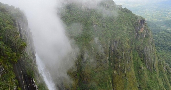 Bí ẩn tại ngọn núi hùng vĩ “nuốt chửng người”