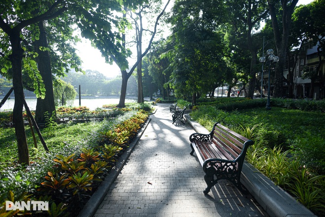 Thu Hà Nội với những nét đặc trưng riêng khiến cho người ta phải xao xuyến và lưu luyến mãi không thôi.