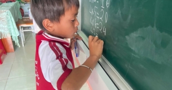 Thiếu trầm trọng thiết bị, học trực tuyến thế nào?