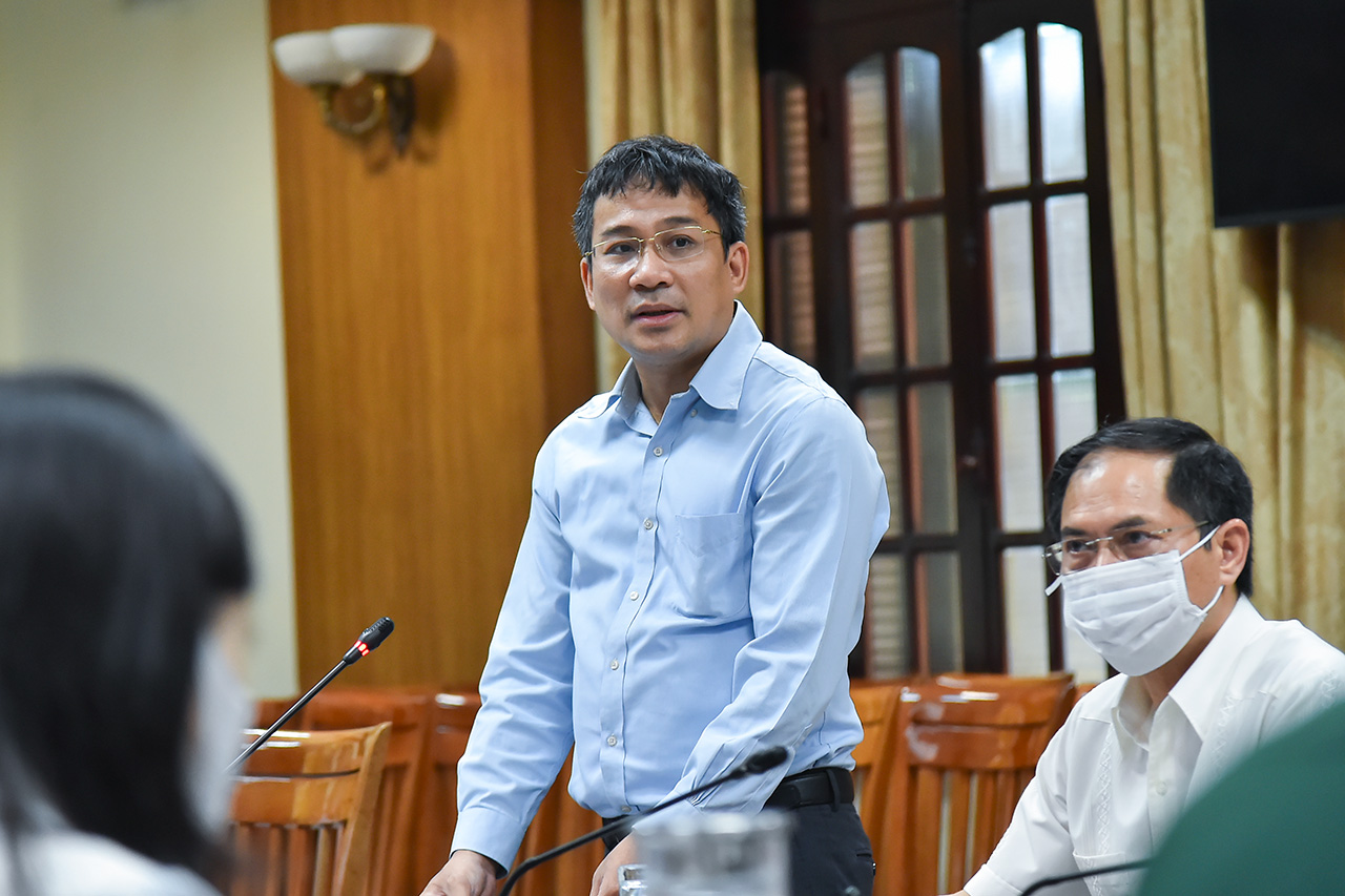 Ngoại giao tiếp cận mạnh hơn thuốc đặc trị Covid-19 - Ảnh 1. Ngoại giao tiếp cận mạnh hơn thuốc đặc trị Covid-19 - Ảnh 1.