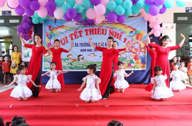 Giáo dục mầm non đặt nền móng cho trẻ phát triển thể chất, nhận thức, tình cảm XH và thẩm mỹ