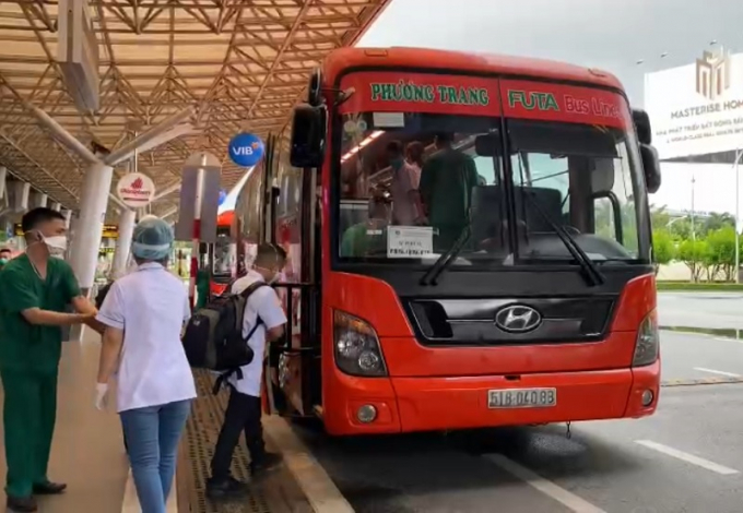 Xe ruoc cong nhan ve que