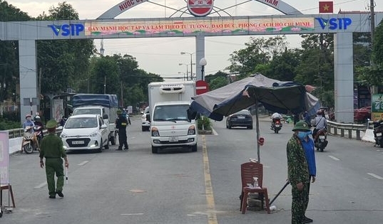 Nghệ An: Tháo dỡ 29/43 chốt kiểm soát, miễn xét nghiệm Covid-19 cho người dân nội tỉnh khi ra, vào TP Vinh