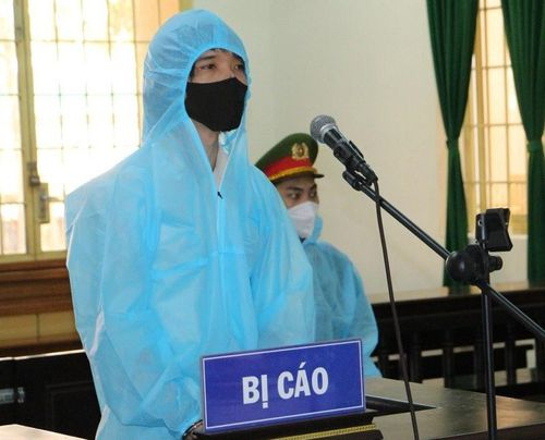 Đòi tiêm vaccine Pfizer không được, người đàn ông vác dao chém loạn xạ vào lực lượng chống dịch