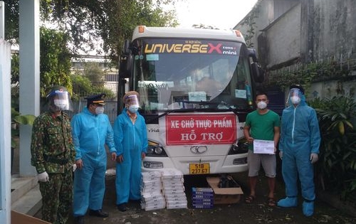 Phát hiện xe chở rau quả cùng số lượng lớn thuốc lá nhập lậu