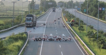 Chặn đường, ép lái xe trên cao tốc về Hà Nội phải đi vòng trả phí