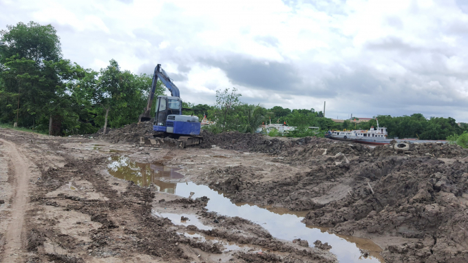 Tự ý san lấp chuyển đổi đất nuôi trồng thủy sản sang trồng măng tây tại xã Hồng Thái.