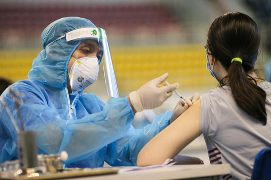 tiem-vac-xin-covid-19-anh-hoang-trieu1-1631082825050330912219