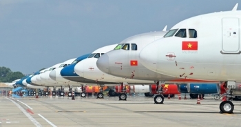 Giá sàn vé máy bay và chuyện "nhìn cây phải thấy rừng"