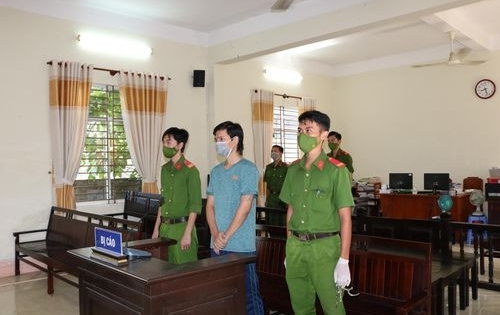 Tuyên án vụ thanh niên trèo rào vào khu phong tỏa thăm người yêu