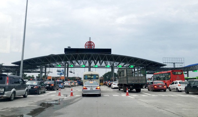 Trạm thu phí trên cao tốc Pháp Vân - Cầu Giẽ.