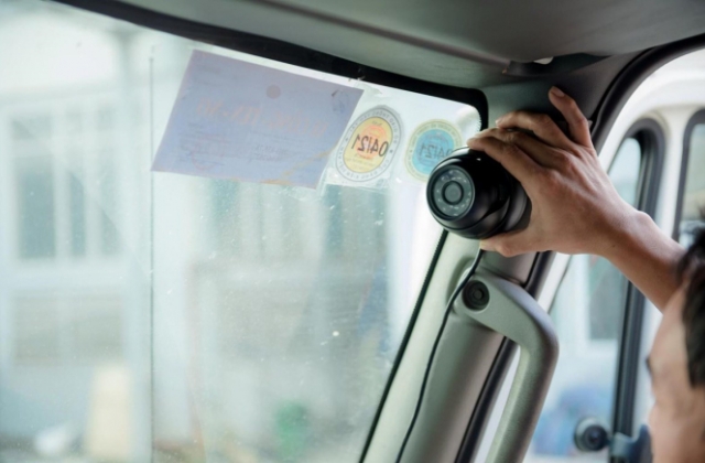 Khẩn trương thực hiện việc lắp đặt camera trên xe ô tô kinh doanh vận tải ở Yên Bái