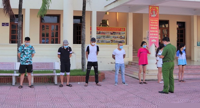 Các đối tượng tại cơ quan Công an.