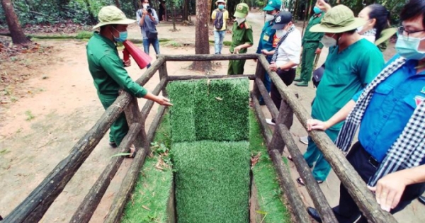 Niềm vui nới lỏng du lịch ở "vùng xanh"