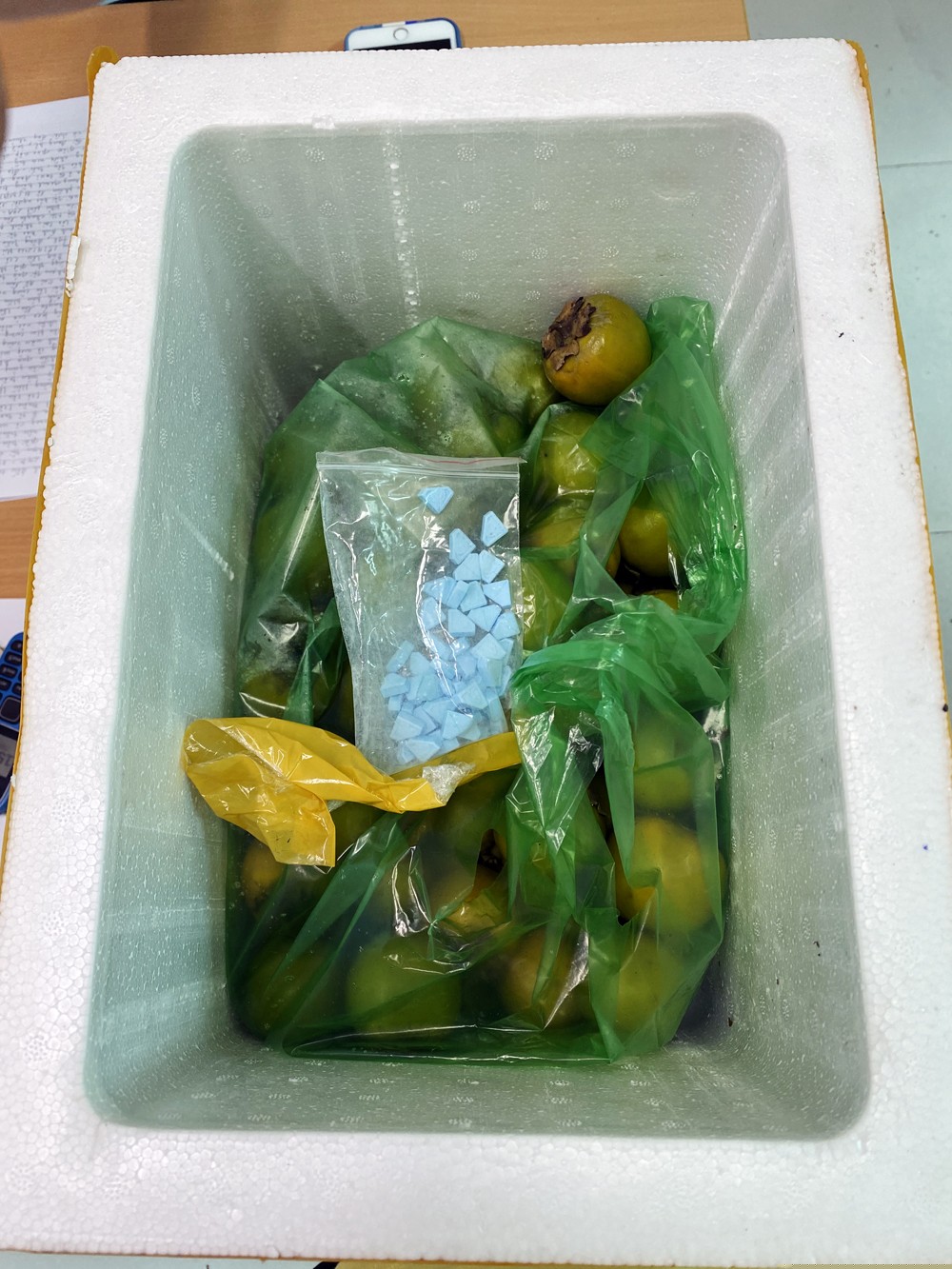 Để che mắt cơ quan công an, ma túy thường được các đối tượng giấu trong thùng đựng trái cây