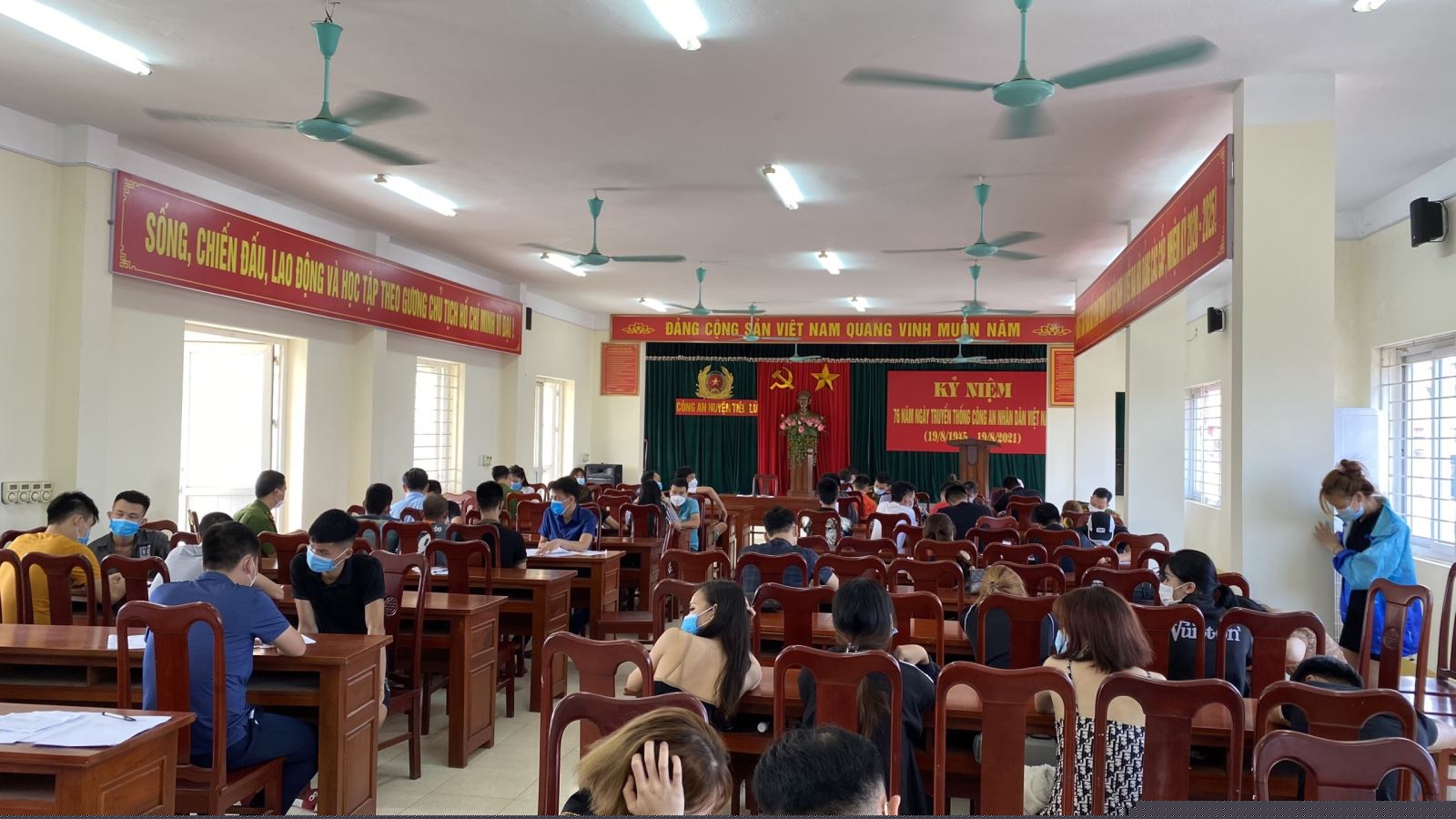 Các đối tượng tại công an