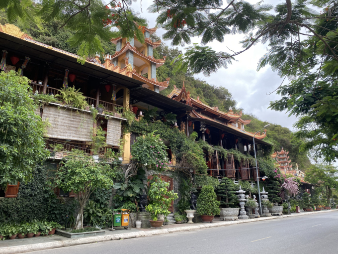 Các cơ sở tôn giáo, tín ngưỡng, thờ tự được hoạt động để phục vụ cho nhu cầu người dân trong TP nhưng phải đảm bảo quy định phòng chống dịch.