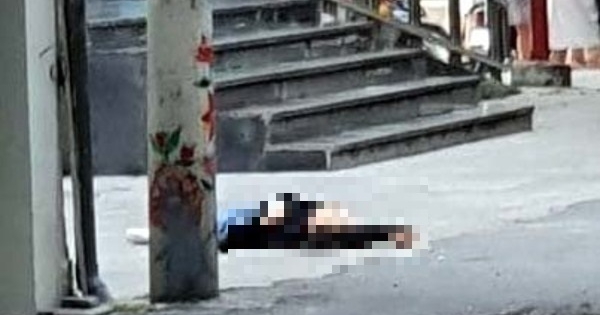 Hà Nội: Bàng hoàng phát hiện cô gái trẻ tử vong bất thường trên vỉa hè