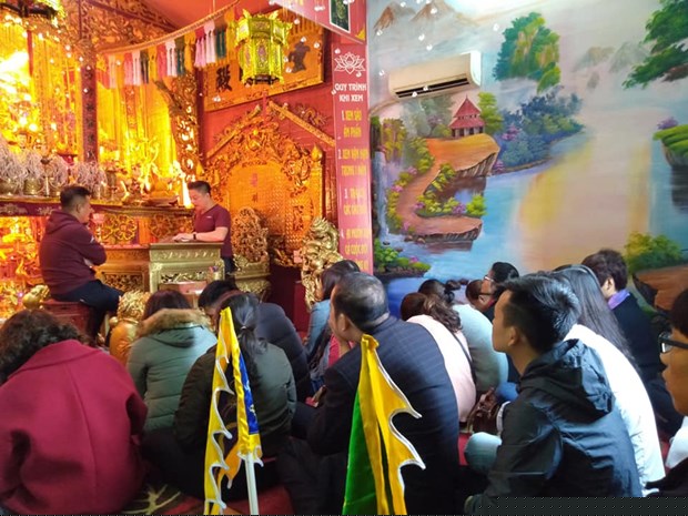 Một buổi xem bói tại gia của ông Lương Chính Khang. (Ảnh: Facebook)