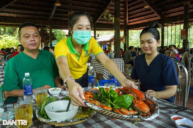 Tour tri ân nhân viên y tế tại Cần Giờ, Củ Chi là tín hiệu tích cực cho ngành du lịch TPHCM (Ảnh: Phạm Nguyễn).