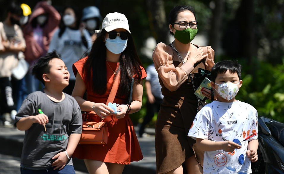 Thời tiết Hà Nội nắng nóng đến 36 độ, nhưng có gió đông bắc đến bắc cấp 2-3 nên trời hanh khô. Ảnh minh họa: Hoàng Hà