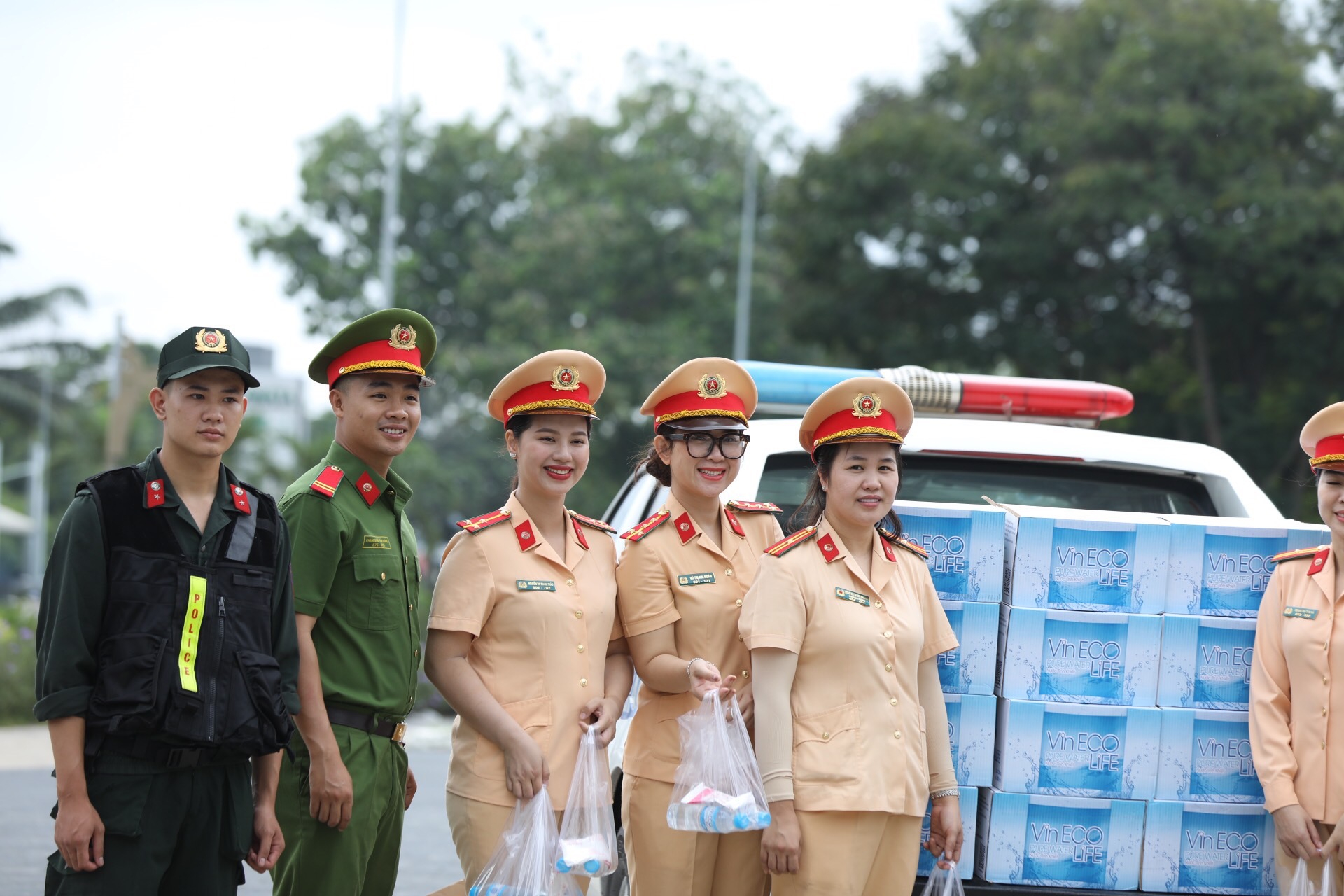 Trong cao điểm Lễ Quốc kh&aacute;nh 2/9, suốt 4 ng&agrave;y nghỉ lễ, v&agrave;o c&aacute;c buổi s&aacute;ng &ndash; trưa &ndash; chiều, lực lượng CSGT Đồng Nai sẽ ph&aacute;t nước xuy&ecirc;n suốt tại c&aacute;c tuyến quốc lộ.