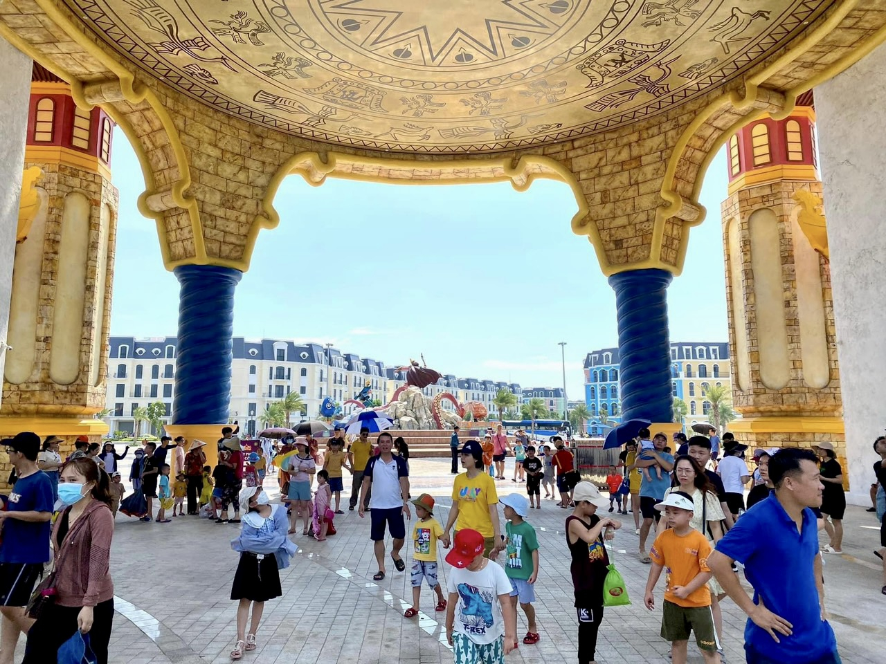 Khu du lịch Quốc tế Đồi Rồng như &ldquo;thỏi nam ch&acirc;m&rdquo; h&uacute;t kh&aacute;ch.