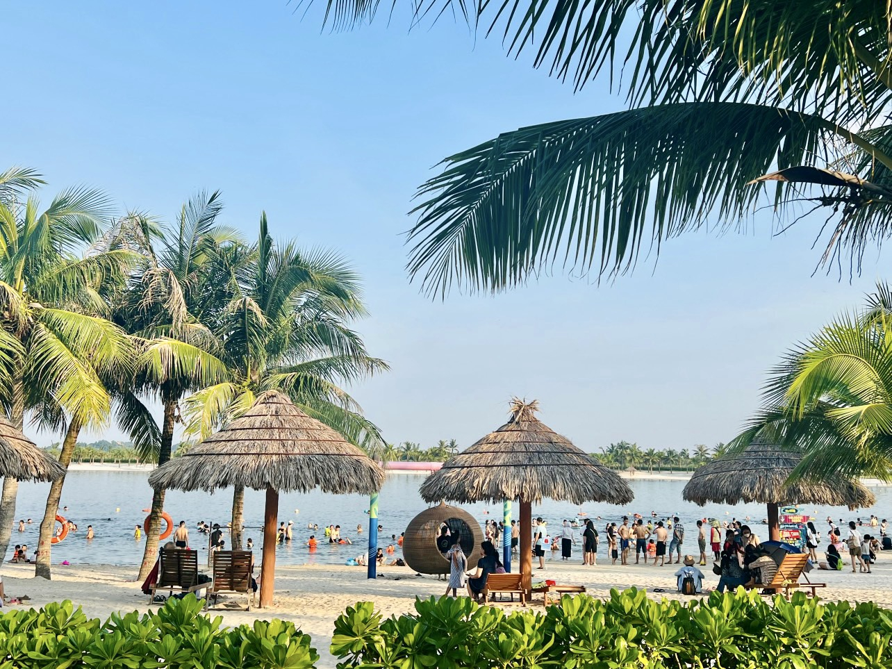 Với nhiều hoạt động giải tr&iacute; phong ph&uacute;, Đồ Sơn trở th&agrave;nh điểm đến l&yacute; tưởng của nhiều du kh&aacute;ch khi đến Hải Ph&ograve;ng.