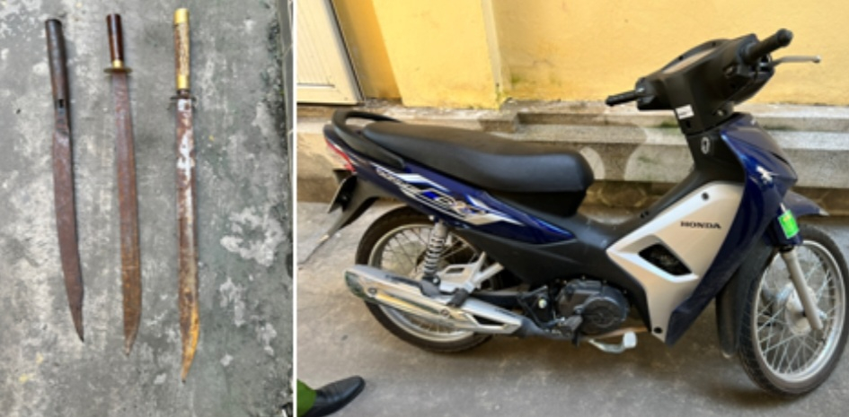 Dao kiếm các đối tượng sử dụng để đi cướp xe máy và tài sản của người dân. Ảnh Công an Hải Phòng