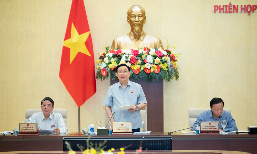 Chủ tịch Quốc hội Vương Đ&igrave;nh Huệ ph&aacute;t biểu khai mạc phi&ecirc;n họp.